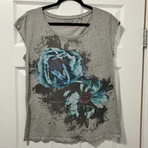 ⭐️2/$20⭐️ Grey DKNY t-shirt with large turquoise flowers on front, size Lg